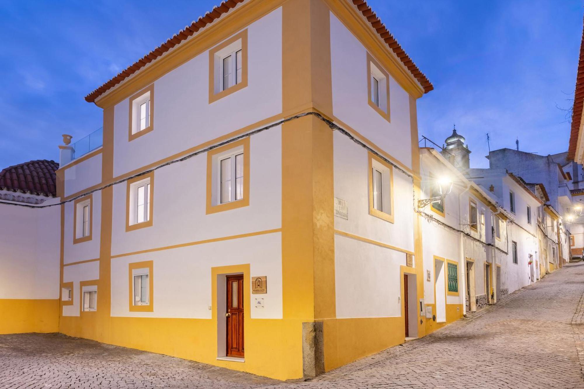 Azinheira Suites Townhouse - Alojamento Turistico (Adults Only) エルヴァス エクステリア 写真